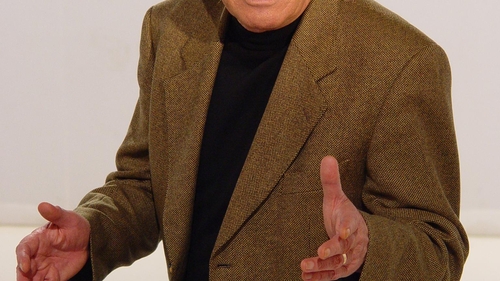 Are varsta pensiei, dar nu se culca odata cu gainile! La 78 de ani, actorul Mitica Popescu a petrecut pana la 2 noaptea, in club!