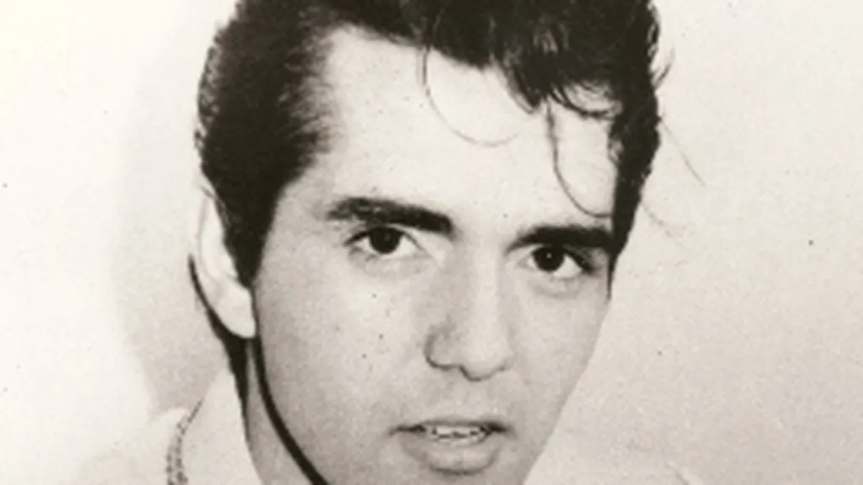 Ai putea sa crezi ca in anii 80' a frant inimile admiratoarelor? La 45 de ani, Daniel Iordachioaie mai are succes doar la sotie!