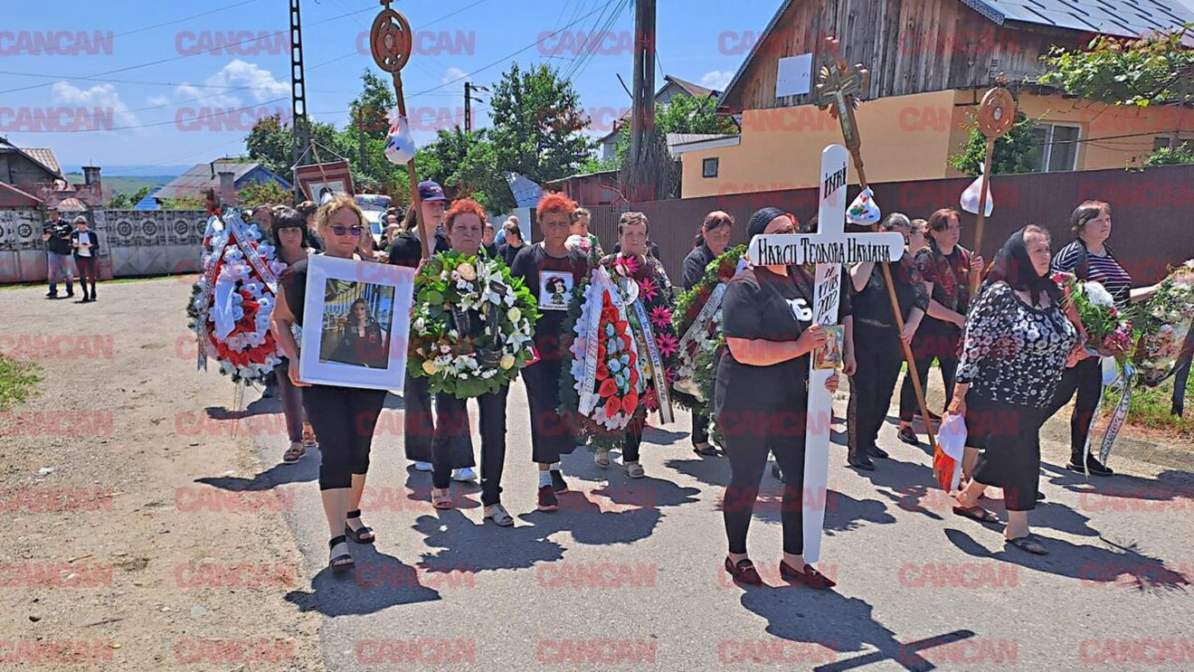Ce au făcut locuitorii satului Deleni, când Teodora Marcu era condusă pe ultimul drum. Imagini greu de privit