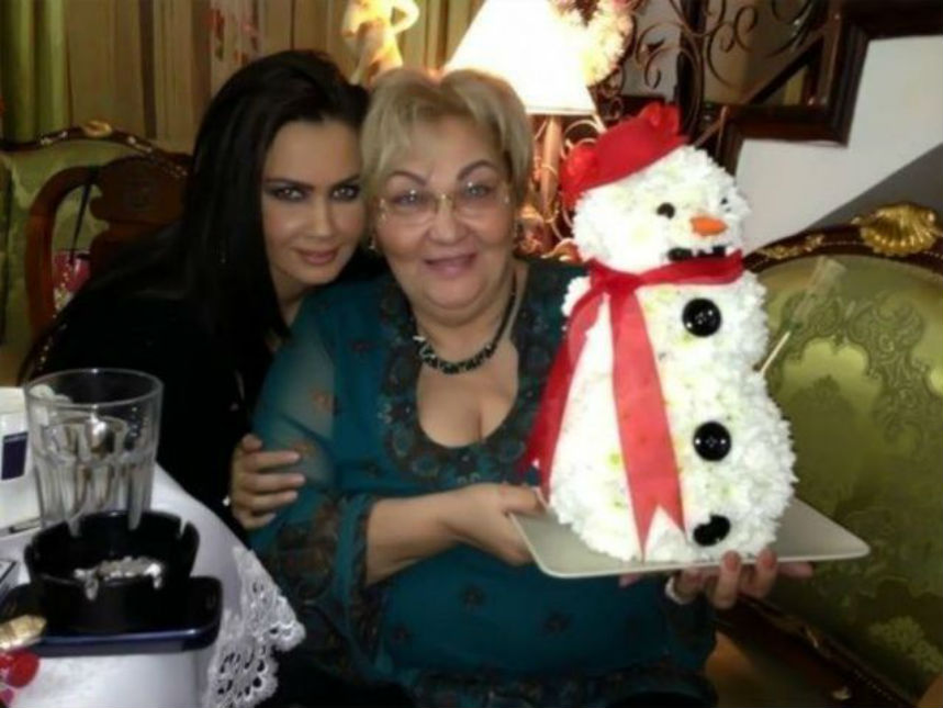 Oana Zăvoranu face parastas la 3 ani de la moartea mamei sale. Când va avea loc și care sunt regulile stricte din ziua pomenirii