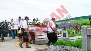 A fost inmormantat cu fiii pe care i-a ucis