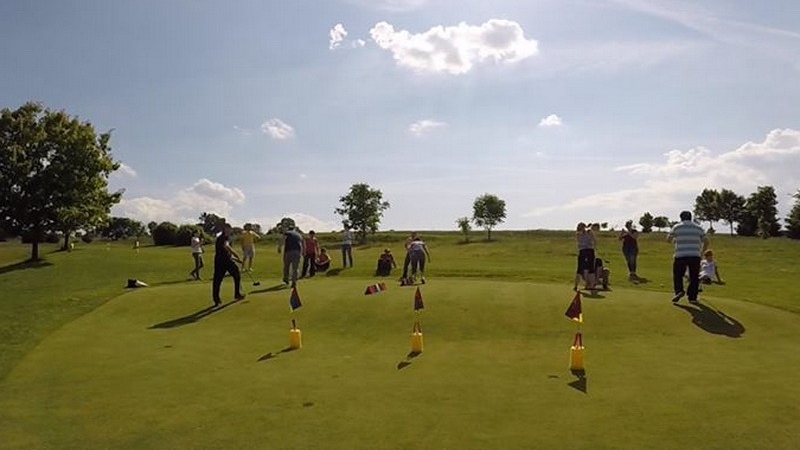 Realitatea TV Golf Cup la debut. Competiţia reuneşte jucători de toate vârstele