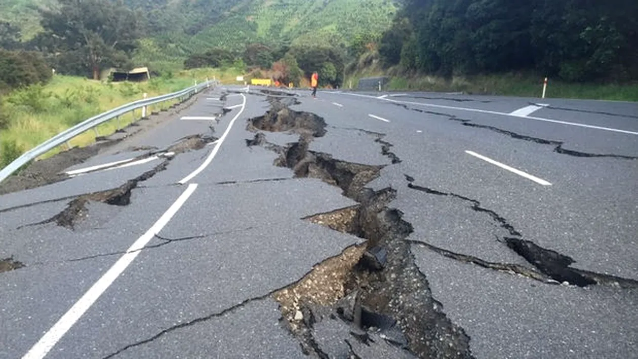 Bilanț tragic după cutremurul puternic din Japonia! Două persoane au murit și alte 30 sunt date dispărute!