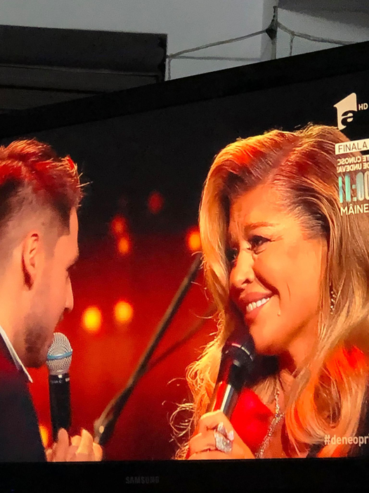 Loredana Groza și nepotul lui Florin Salam, în tandrețuri pe scena X Factor. S-au comportat ca doi îndrăgostiți