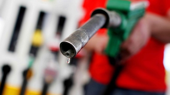 Veste bună pentru şoferi! Iată la ce preţ vor fi benzina şi motorina începând cu 1 ianuarie