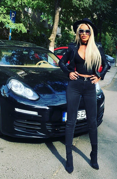Loredana Chivu şi-a schimbat maşina! Cum arată noul bolid de lux al fostei asistente TV