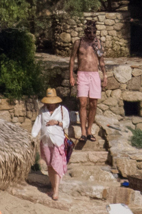 ** RIGHTS: WORLDWIDE EXCEPT IN GREECE ** Skiathos, GREECE  - *EXCLUSIVE*  - Kate Hudson shows off her large baby bump while enjoying her vacation with Danny Fujikawa and friends.Pictured: Kate Hudson, Danny FujikawaBACKGRID USA 17 JUNE 2018 BYLINE MUST READ: ISP / BACKGRIDUSA: +1 310 798 9111 / usasales@backgrid.comUK: +44 208 344 2007 / uksales@backgrid.com*UK Clients - Pictures Containing ChildrenPlease Pixelate Face Prior To Publication*