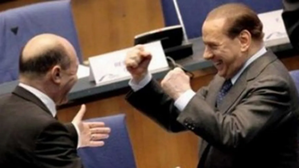 Cum isi bate joc Berlusconi de Basescu