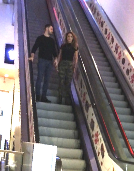 Iuliana Pepene și  Eduard Fuerea, pe scări