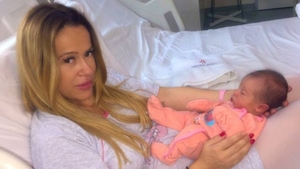 Anda Adam a ajuns cu fetita la spital. Cantareata a fost insotita de Andrei, sotul ei