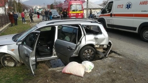 Grav accident în Bistrița. 8 persoane implicate, între care și 2 copii