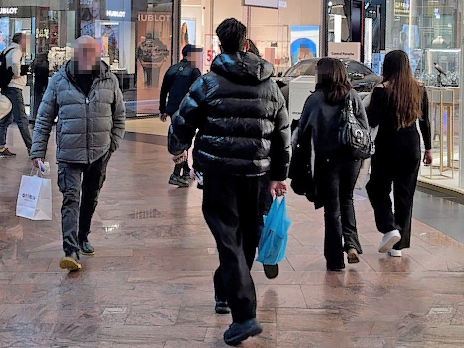 Cât a cheltuit Edward Sanda la mall, în lipsa Cleopatrei. Artistul ține cu casa, nu glumă