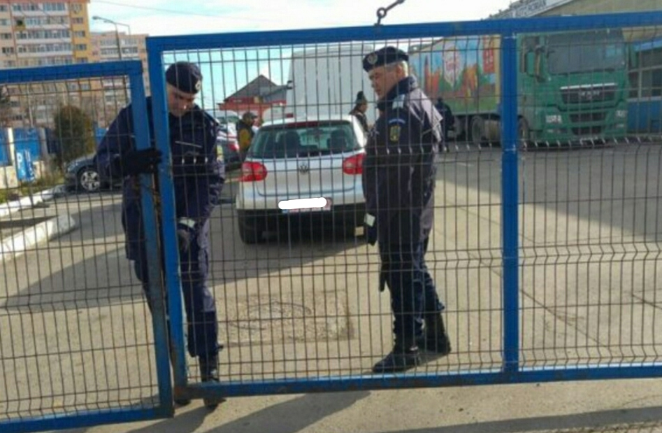 Imagine din timpul perchezițiilor