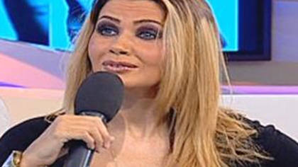 Oana Zavoranu si-a aratat fundul in direct la TV! A vrut sa inchida gura celor care spun ca are silicoane in fese! Tu ce crezi?
