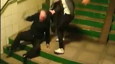 VIDEO. Scene de violență extremă! Un bătrân a fost tocat în bătaie de doi golani, în Brașov