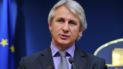 Ministrul de Finante, “fara bon” la semafor! Sa speram ca macar respecta Codul Fiscal, ca cel Rutier nu exista pentru el!