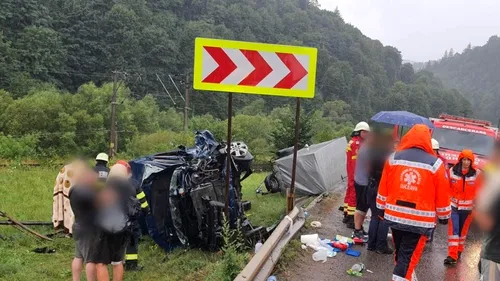 Accident grav pe DN 17 între un microbuz și un autotren. A fost activat Planul Roșu de Intervenție