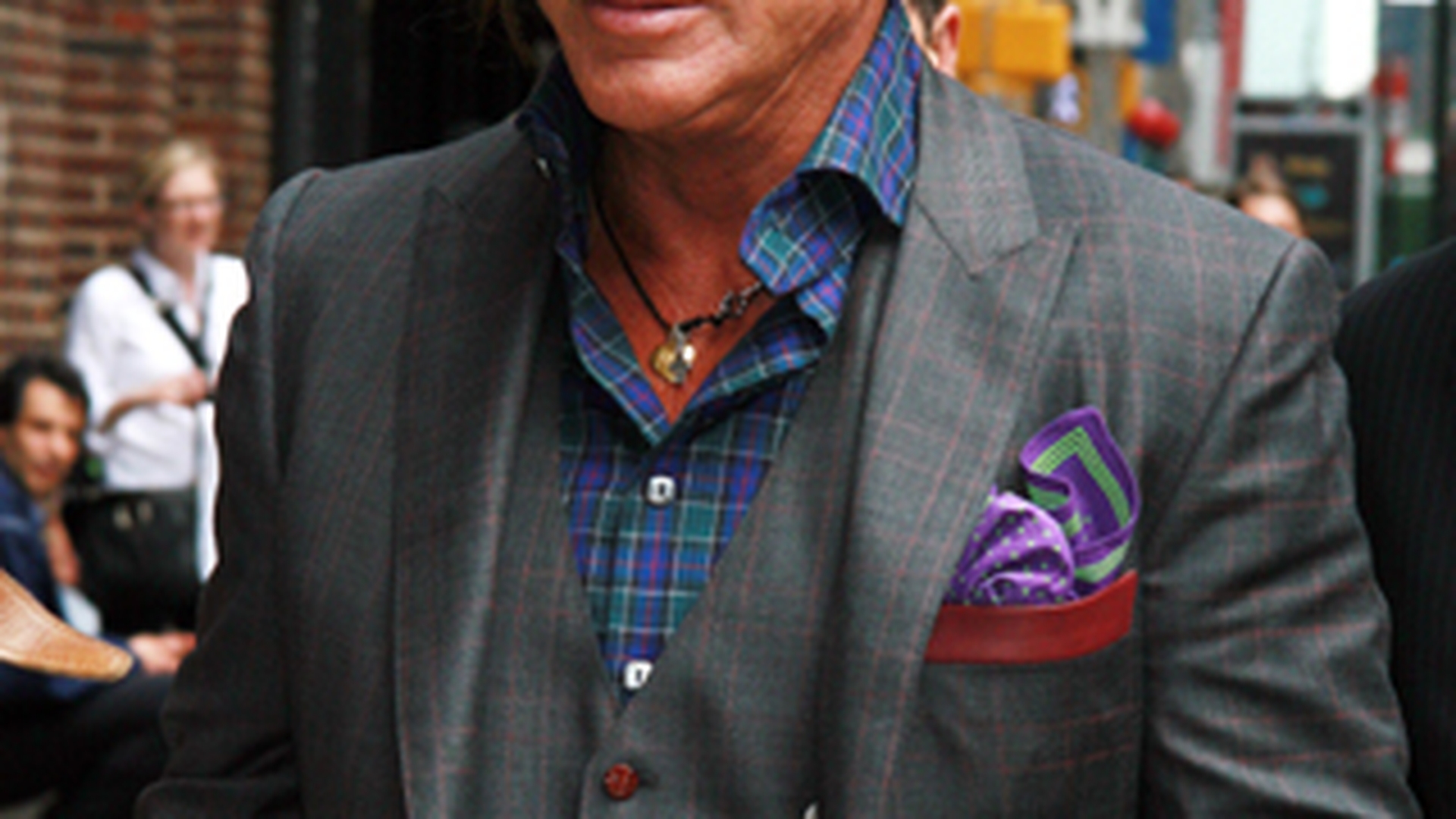VIDEO Mickey Rourke a jucat ping pong cu gardienii dintr-o inchisoare ruseasca!