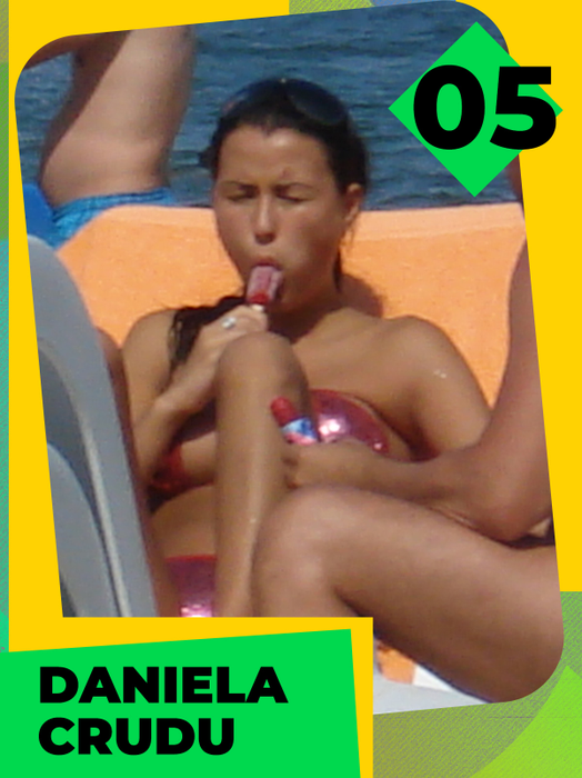 TOP 30 sexy vedete care au făcut show cu frișcă și cu înghețată! Antonia, Delia și Babs nu s-au putut abține! Avem 100 de fotografii de colecție!