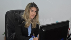 Sexy consiliera de 23 de ani de la Primăria Botoșani e sigură pe ea: ”Mă adaptez ușor!”