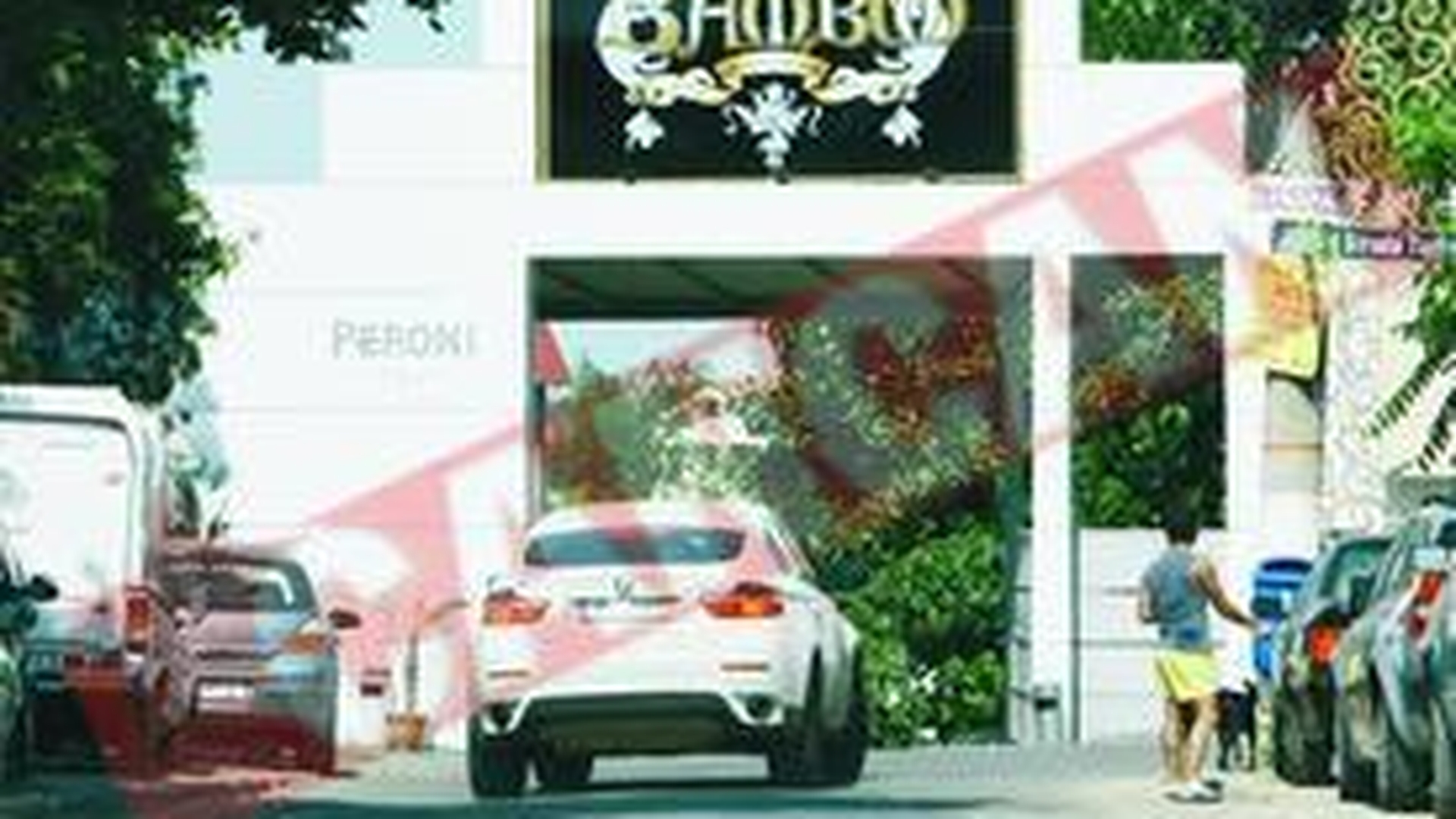 Loredana plateste taximetristii ca sa o ajute in trafic