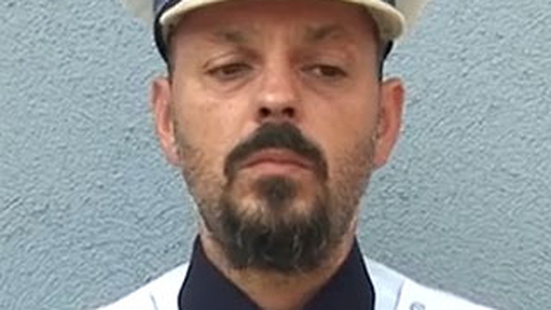 VIDEO Cel mai amuzant agent de politie! Barbatul a venit la sectie cu lectia neinvatata