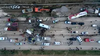 Accident grav! Un TIR a rămas fără frâne pe o autostradă. Camionul a spulberat zeci de mașini