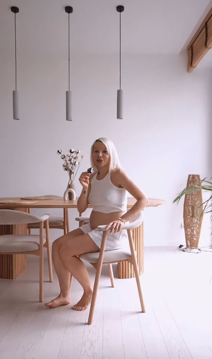 Cum arată apartamentul de lux în care locuiește Carmen Grebenișan! Influencerița a schimbat macazul: „M-am lăsat de stilul industrial”