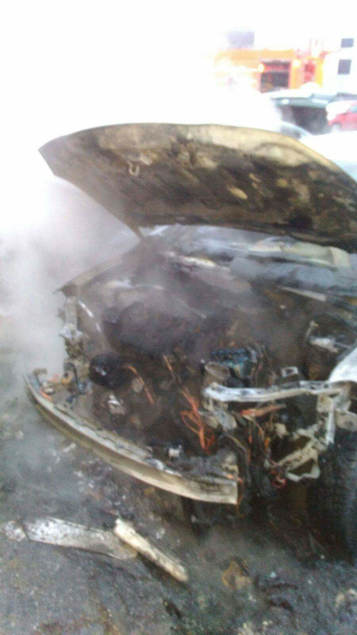 Torţe pe roţi! Trei maşini au luat foc în Târgovişte