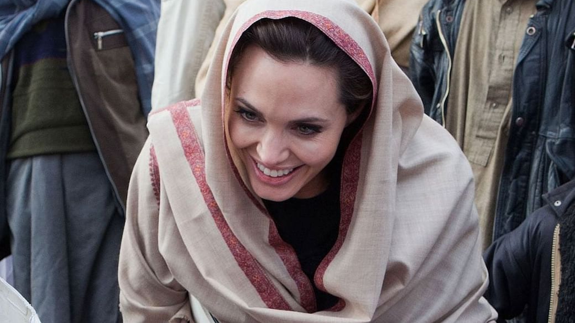 Ce i-a scris o adolescentă din Afganistan Angelinei Jolie. Actrița și-a făcut cont pe Instagram special să posteze mesajul emoționant