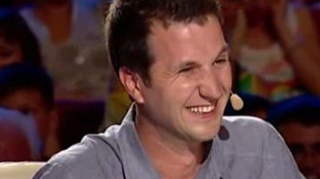 VIDEO Moment colosal din "Romanii au Talent" 2012! Andi Moisescu rade pana la lesin de "latraul" asta - Vezi reactia Andrei si a lui Mihai Petre!