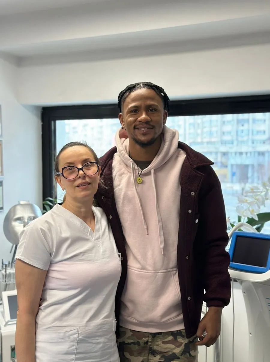 Ngezana și angajata salonului beauty din București. Sursa: CANCAN.RO