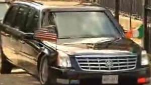 VIDEO Limuzina de doua milioane de dolari a lui Obama s-a facut de ras! Nu a putut sa urce un damb de catvia centimetri!
