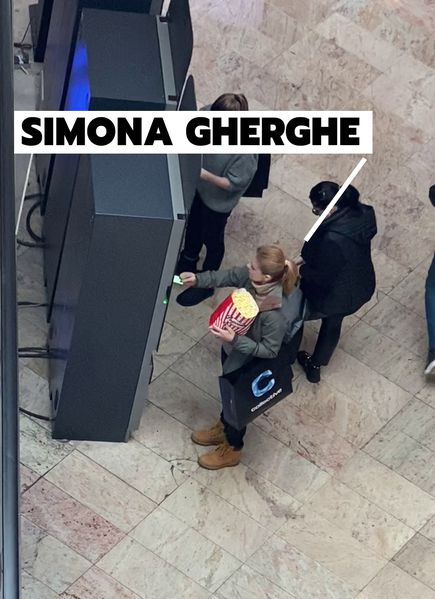 Simona Gherghe își face poftele singurică în mall: ”Se lasă cu o pungă de…”