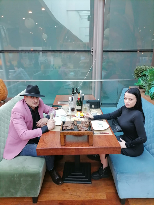 Mircea Ursu și soția lui au împlinit un an de căsătorie! ”Bodyguardul lui Dumnezeu” și partenera au sărbătorit în oraș!
