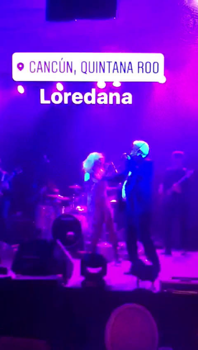 Loredana cântă la petrecere