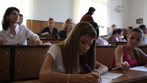 BAC 2014 Peste 120.000 de candidati sustin astazi proba de evaluare a competentelor digitale