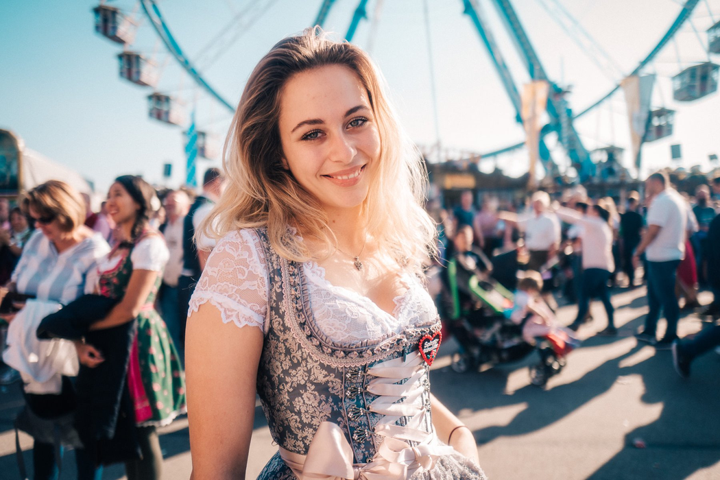 Informații de ultimă oră despre Sophia Floersch, cel mai sexy pilot de curse, care are și-a zdrobit mașina la 270 km/h
