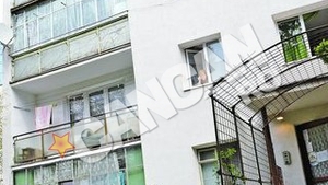 In cartierul Manastur din Cluj e distractie maxima! Bordel de transsexuali in bloc de pensionari