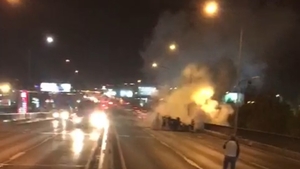 Accident în Capitală. Fiul unui bogătaș și-a distrus bolidul, iar o altă mașină a luat foc după impact