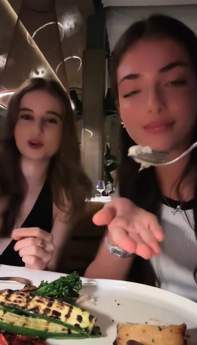 De câți ani se cunosc Irina Columbeanu și Andreea Bostănică, de fapt. Au ieșit la restaurant și șatena a gafat din nou!