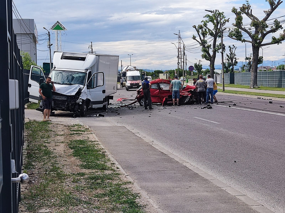 Accident cumplit pe centura Târgoviștei! 3 mașini au fost avariate și mai multe persoane au ajuns la spital