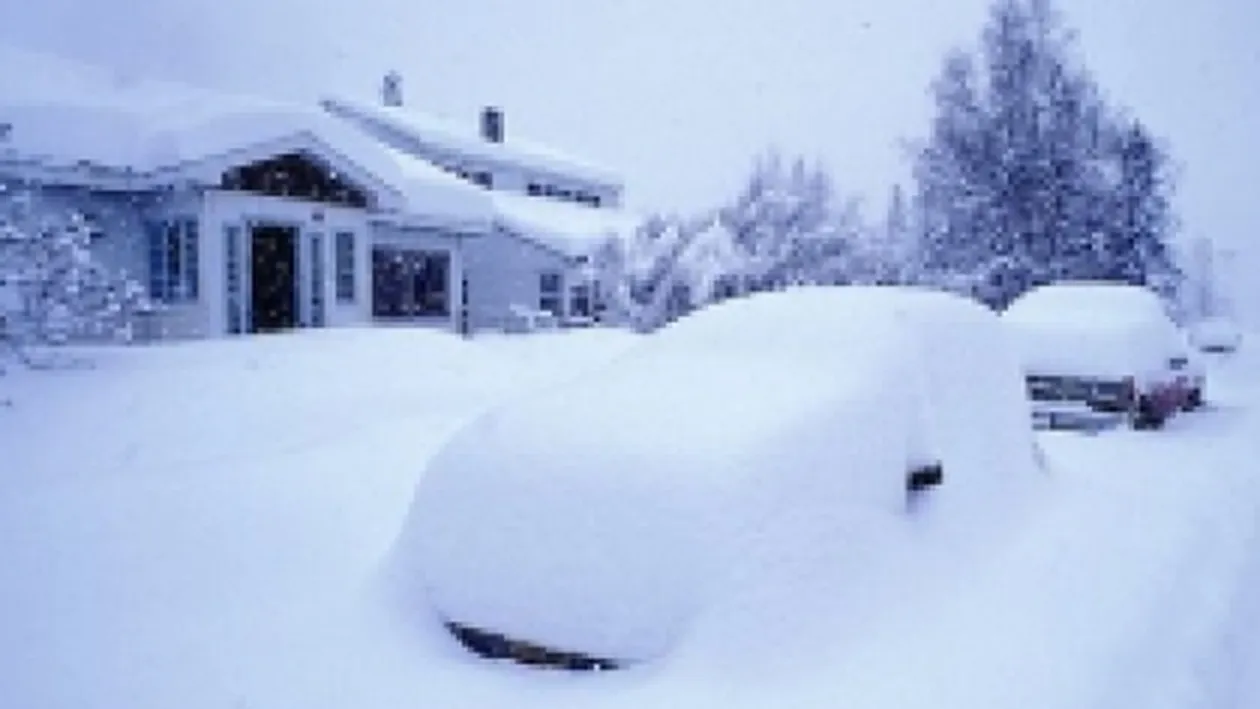 În judeţul Botoşani sunt izolate 27 de localităţi, în Neamţ patru drumuri judeţene sunt înzăpezite