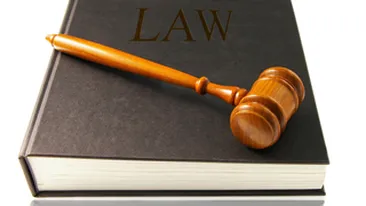 Un baiat de 15 ani din Galati si-a dat mama in judecata pentru ca nu are grija de el!