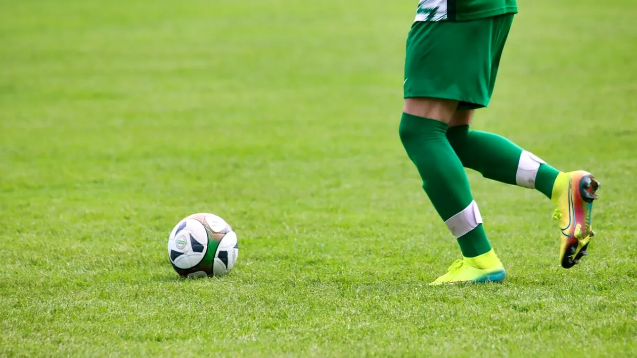 Mare doliu în lumea sportului! Un fotbalist de doar 14 ani a murit pe teren, în timpul meciului