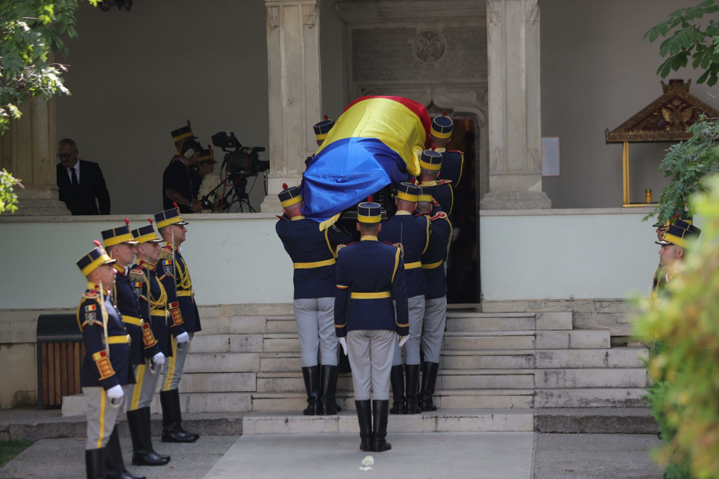 Cât a costat înmormântarea lui Ion Iliescu? 7.000 euro dintr-un foc doar pe sicriu și dric