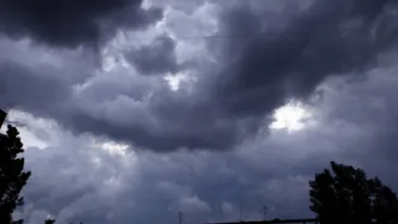 ALERTĂ METEO | Cod portocaliu de ploi în 12 judeţe! Atenționarea este valabilă de la ora 15:00