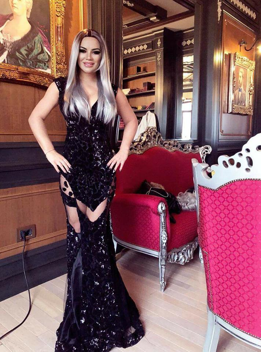 Ce soră frumoasă are Carmen de la Sălciua: “Flori diferite din aceeaşi grădină”. Seamănă Daniela Racolta cu artista?