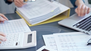 O nouă taxă crește în România. Cine va scoate mai mulți bani din buzunar