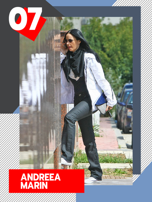 Gina Pistol, Daniela Crudu și Andreea Marin, în ipostaze ”delicioase”! TOP 50 sexy vedete care nu au mai rezistat în plină stradă!